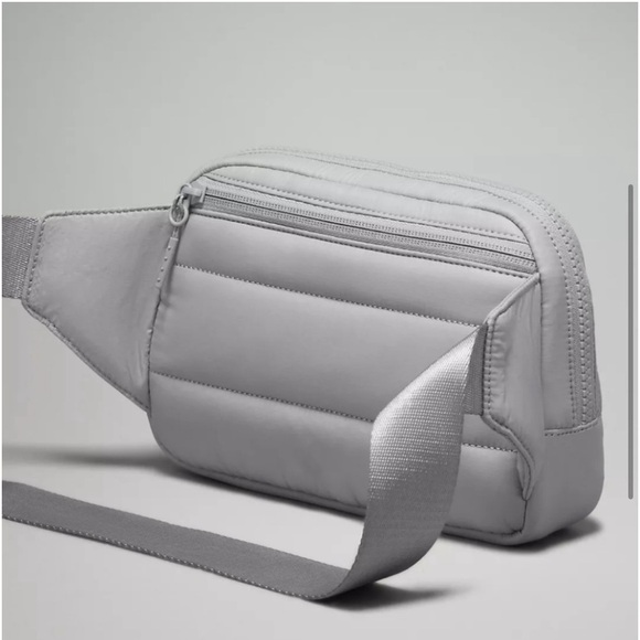 Lululemon Everywhere Belt Bag Large 2L Wunder Puff in Rhino Grey - Picture 5 of 7